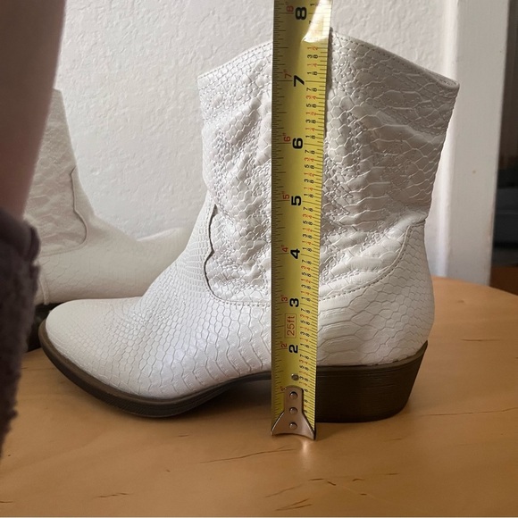 Cowboy Boots Coconuts by Matisse Pistol Western White Booties Women’s 6.5 - Picture 13 of 13